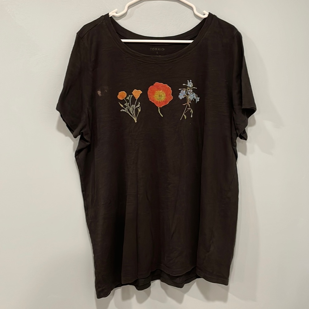 Torrid flower tee shirt 3